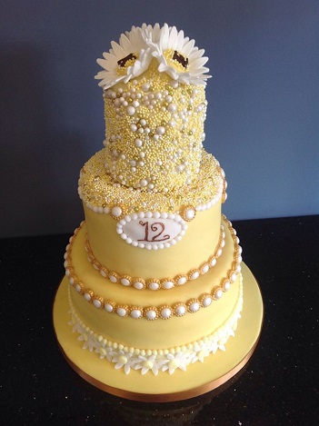 Daisy 3 tier Anniversary Cake
