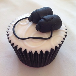 Binoculars cupcake