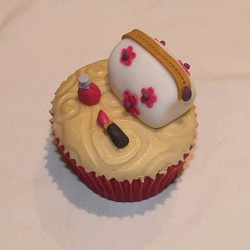 Make-up bag cupcake