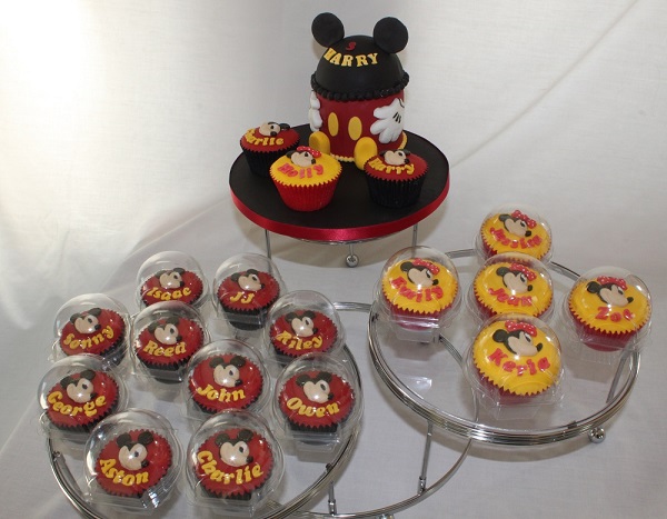 Mickey and Minnie Mouse cake and cupcakes
