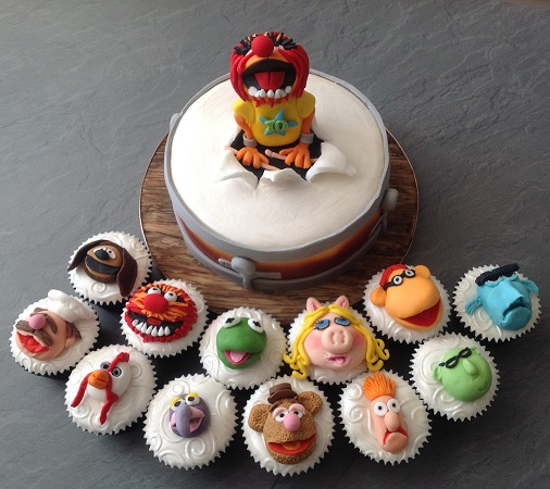 Animal cake with muppets cupcakes