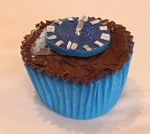Midnight clock cupcake