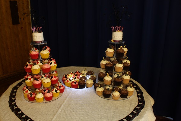 Prom display stand cupcakes