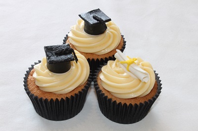 Graduation cupcakes - mortar board and certificate
