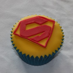 Superman cupcake