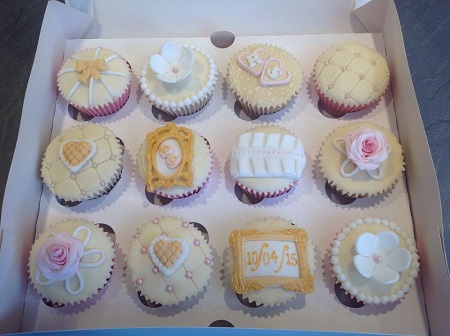 Vintage themed Wedding cupcakes
